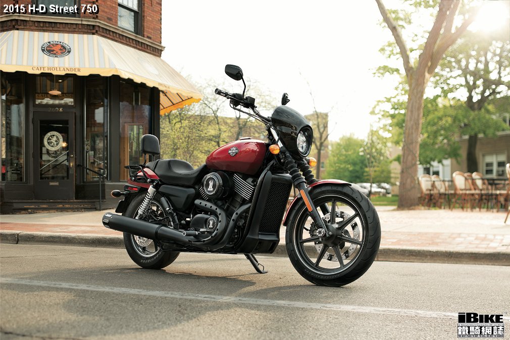 la-nuova-gamma-2015-di-harley-davidson-sempre-piu-ricca-e-completa-1988