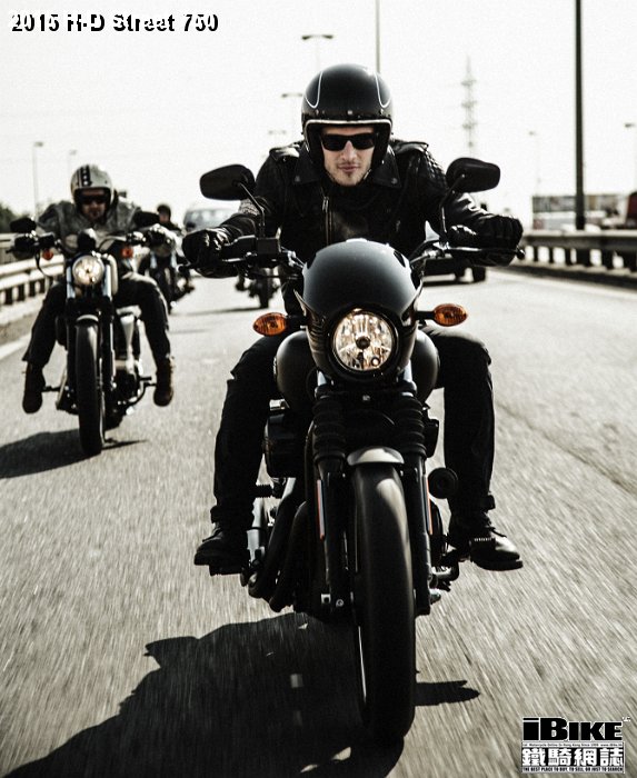 la-nuova-gamma-2015-di-harley-davidson-sempre-piu-ricca-e-completa-2441