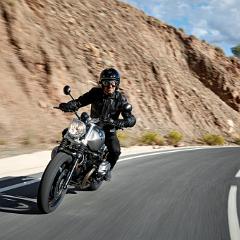 la-nuova-bmw-r-ninet-scrambler-una-personalita-originale-che-lascia-dietro-di-se-le-convenzioni-affermate-p90203071-highres