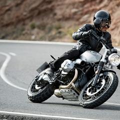 la-nuova-bmw-r-ninet-scrambler-una-personalita-originale-che-lascia-dietro-di-se-le-convenzioni-affermate-p90203089-highres