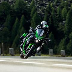 18MY Ninja H2 SX angle 12