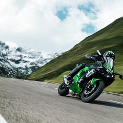 18MY Ninja H2 SX angle 14