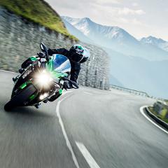 18MY Ninja H2 SX angle 17a