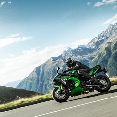 18MY Ninja H2 SX angle 18a Solo