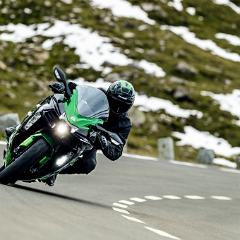 18MY Ninja H2 SX angle 30 Solo